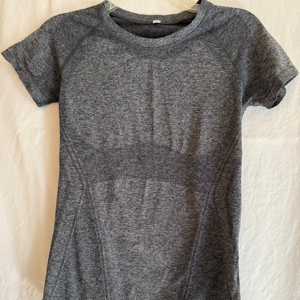 Lululemon Tech Short Sleeve W SZ 2 Gray